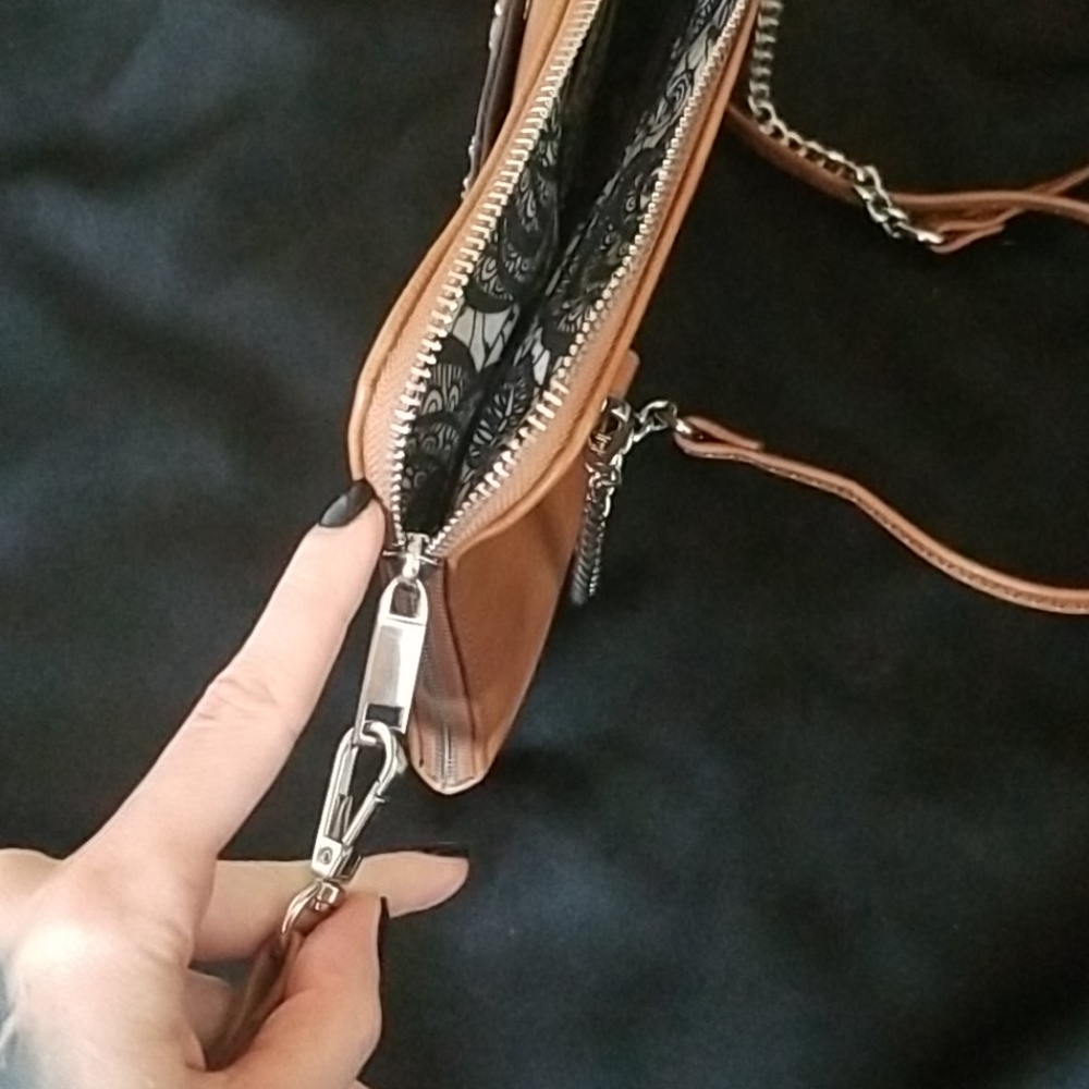 Carlos Santana veagan Leather clutch - Picture 6 of 11